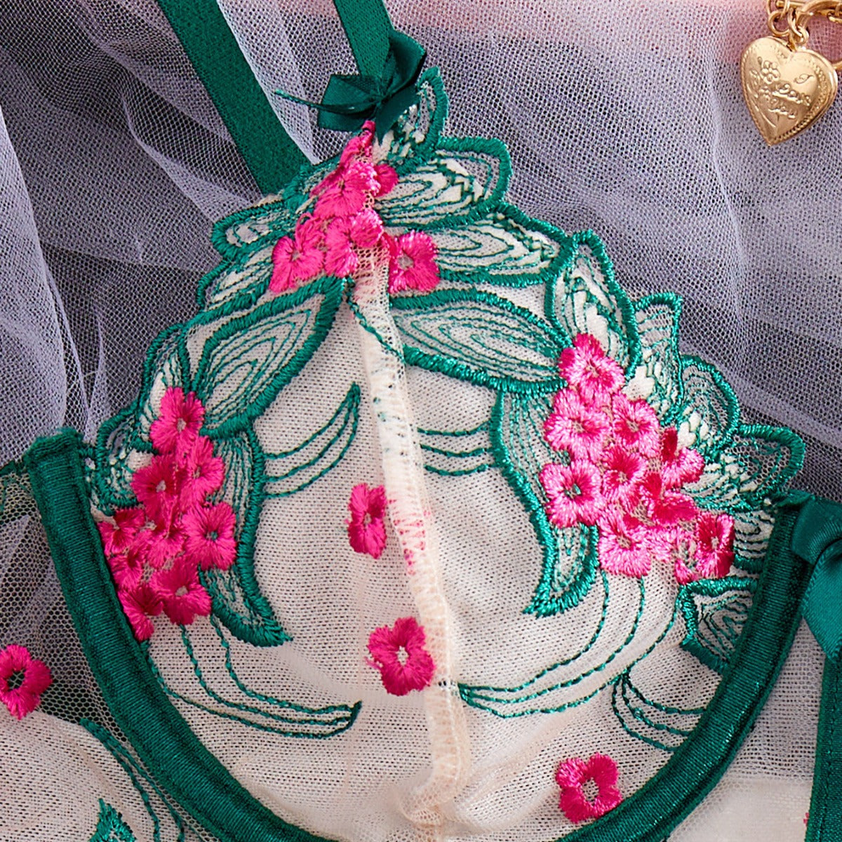 Sprung Out Bra Set & Suspender